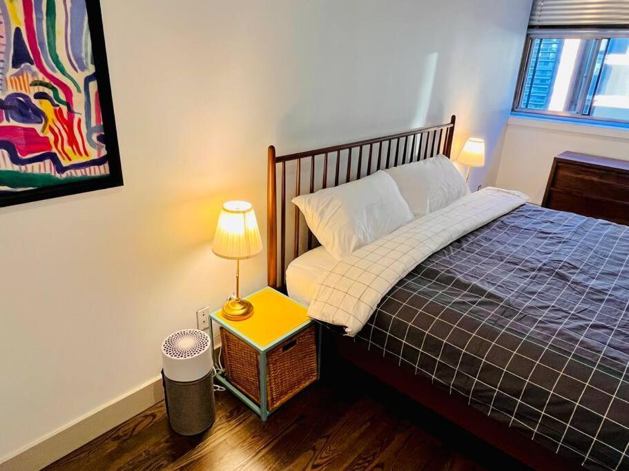Sunny Penthouse On 17Th Ave, 1 Bedroom, 1 Loft Bed With Ladder, 1 Sofa Bed, Sleeps 6, Downtown Calgary Exterior photo